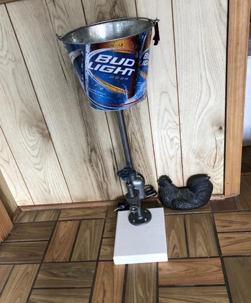 Lamp w/Bud light bucket picture