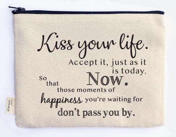 kiss your life zipper pouch picture