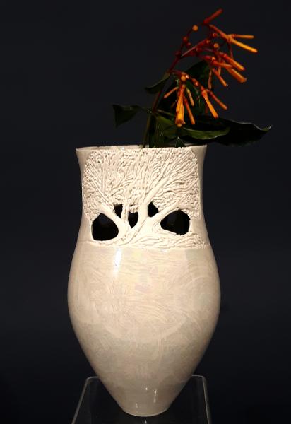Porcelain Vase with 2 Ancient Oaks design picture