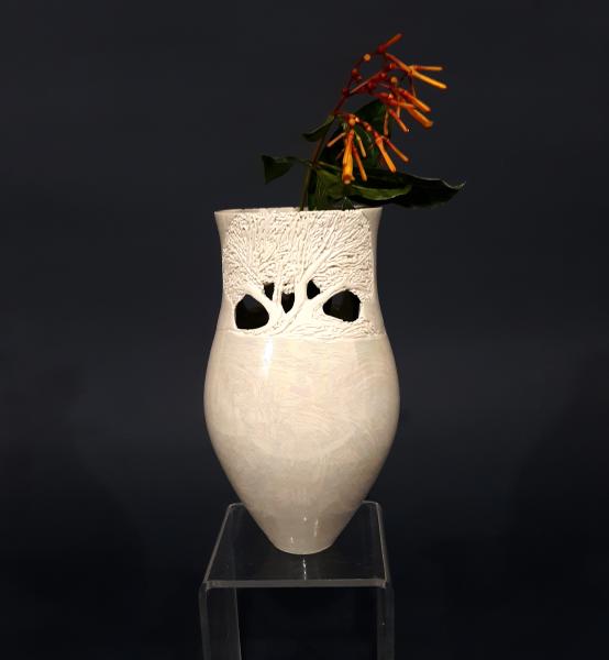 Porcelain Vase with 2 Ancient Oaks design picture