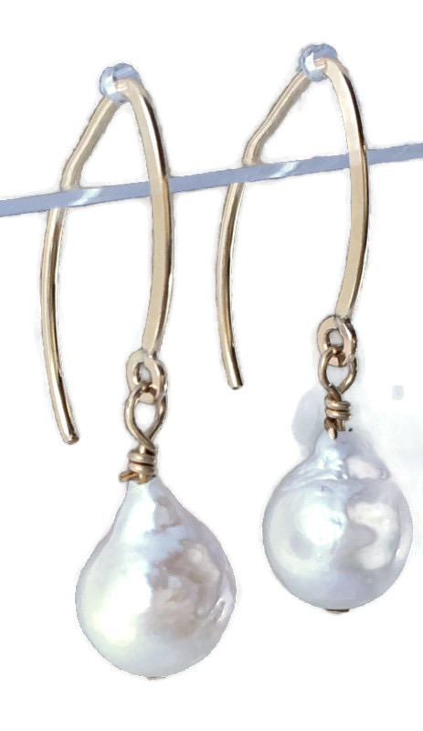 BAROQUE PEARL EARRINGS WITH GOLD picture