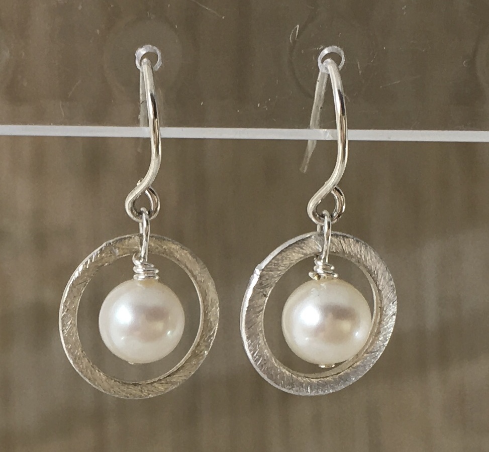 PEARL AND CIRCLE EARRINGS picture