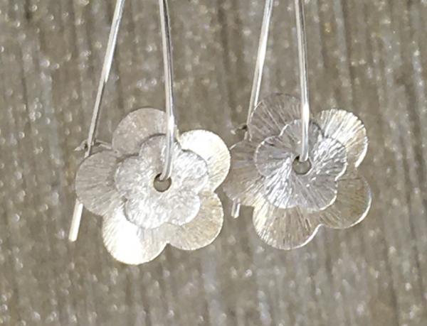 FLOWER DISC EARRINGS picture