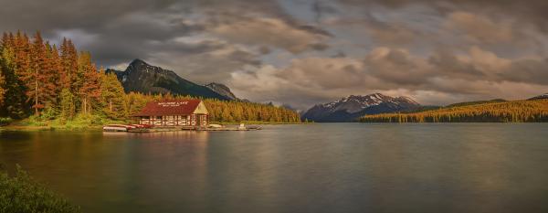 Maligne Lake picture