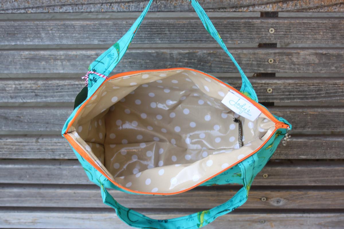 Gecko Lizard reptile  fabric, vinyl lined bag, perfect for snack or lunch, cosmetics, makeup or even as a purse, Use as a fun gift bag picture