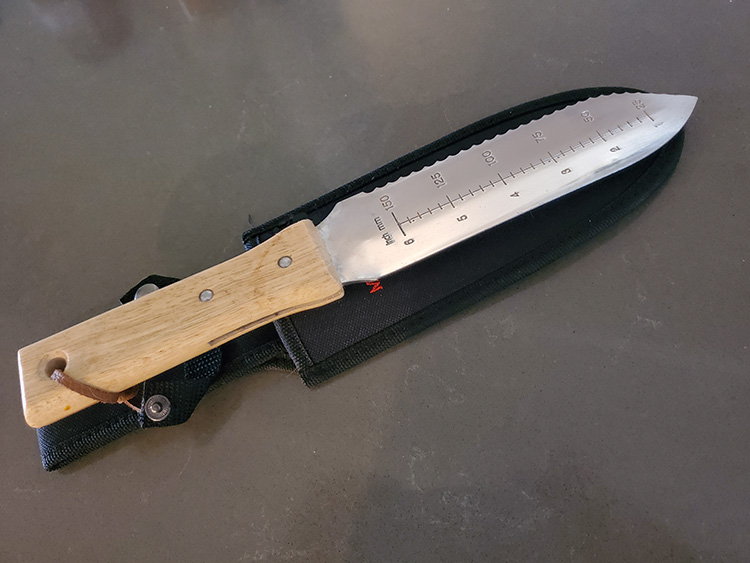 Hori-Hori. Japanese digging knife picture