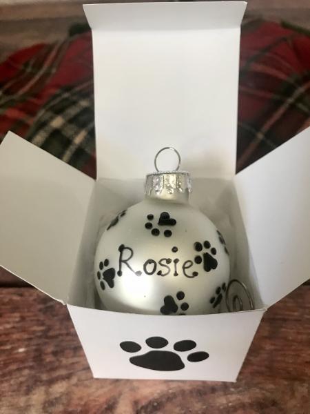 Personalized paw print ornament picture