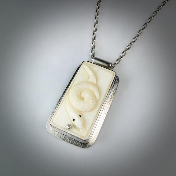 Vertical Snake Pendant picture