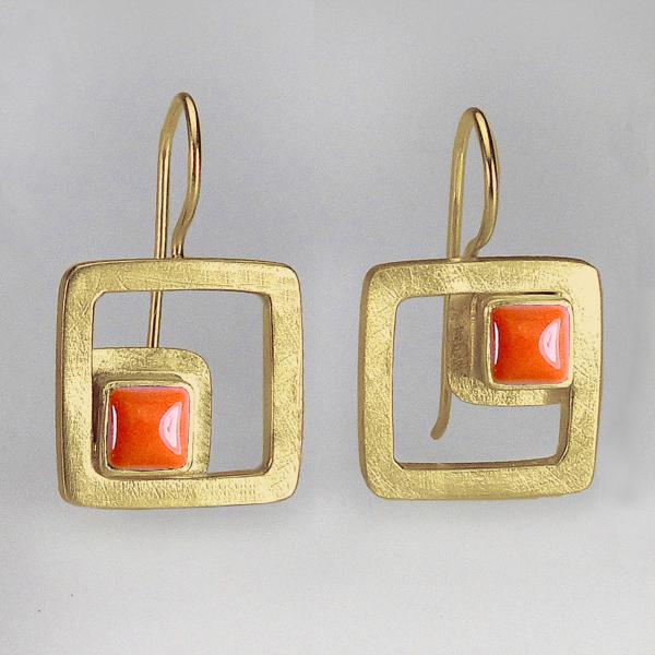 Modern Square Earrings in Gold with in Coral Glass