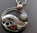 Circle wave Garnet & Pearl Pendant