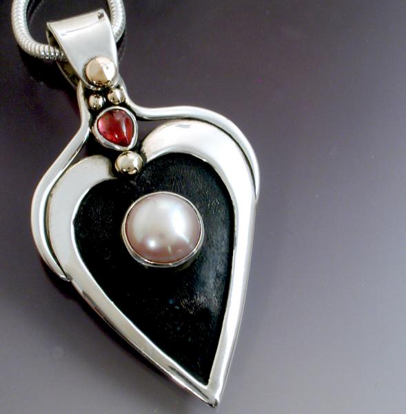 Silver oxidized heart with pearl & garnet