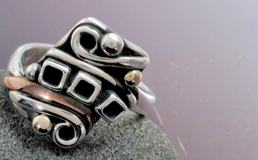 Zig Zag Mixed Metal Ring picture