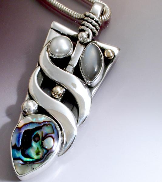 Double wave pendant