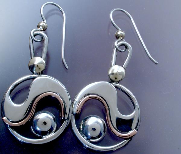 Circle Wave Mixed Metal Earrings