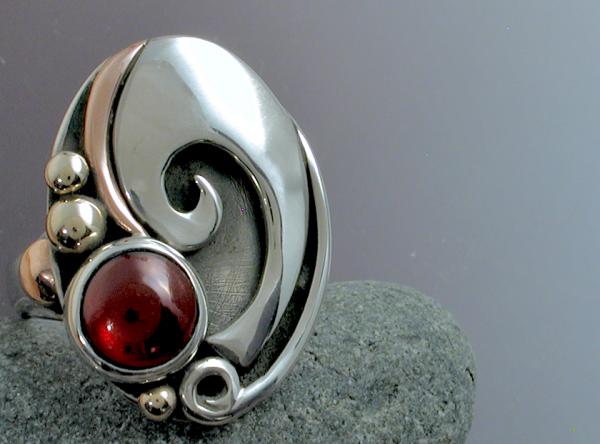 Garnet ring of mixed metals