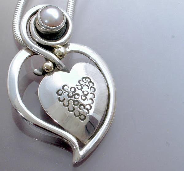 Heart in Heart Pearl Pendant picture