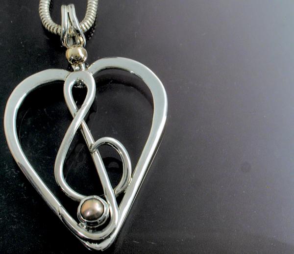 Treble Clef in Heart Pendant picture