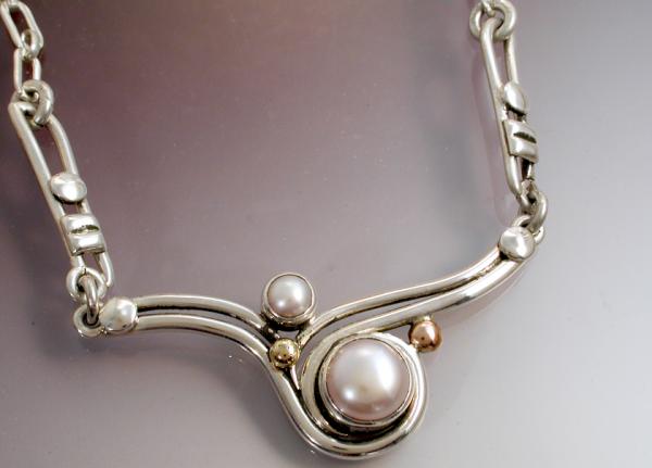 Mixed Metal Split Chain Double Pearl Necklace picture