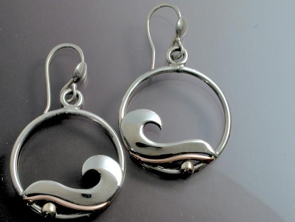 Circle Earrings with Wave