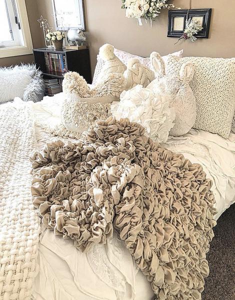 The "Albrea Embrace" Handmade Luxury Throw picture