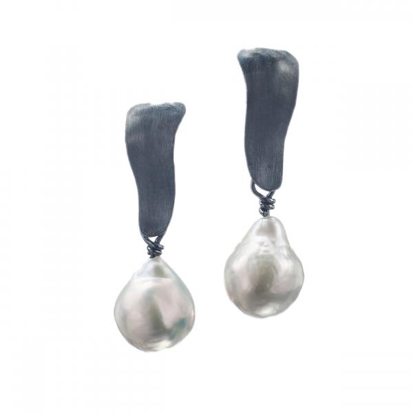 Short Pearl Oxidized Earrings