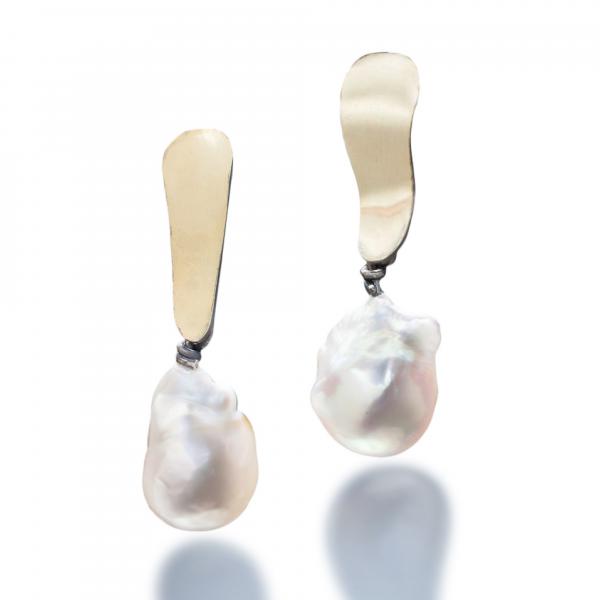 Short Pearl Earrings with 22k