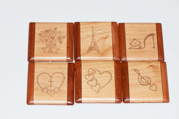 Engraved wooden compacts-Images picture