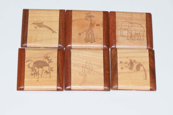 Engraved wooden compacts-Images picture