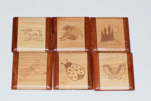 Engraved wooden compacts-Images picture