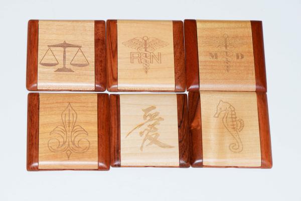 Engraved wooden compacts-Images picture