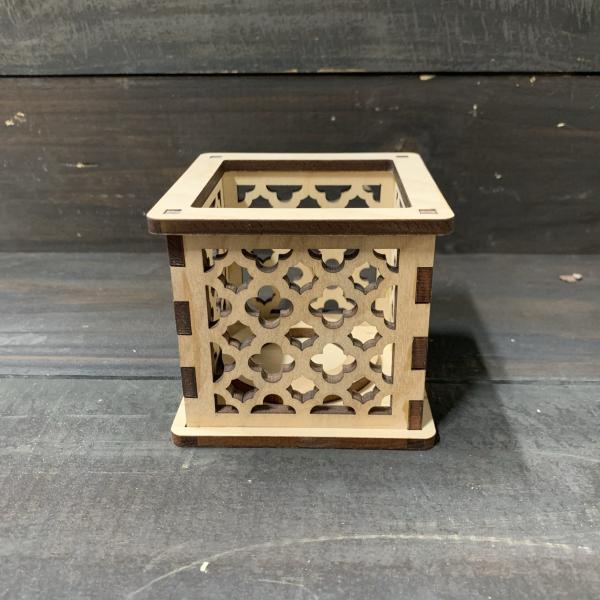 Moroccan Trellis Barbed Quatrefoil - Tea Light Holder picture