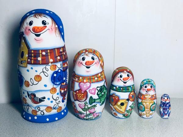 Snow Man nesting dolls picture