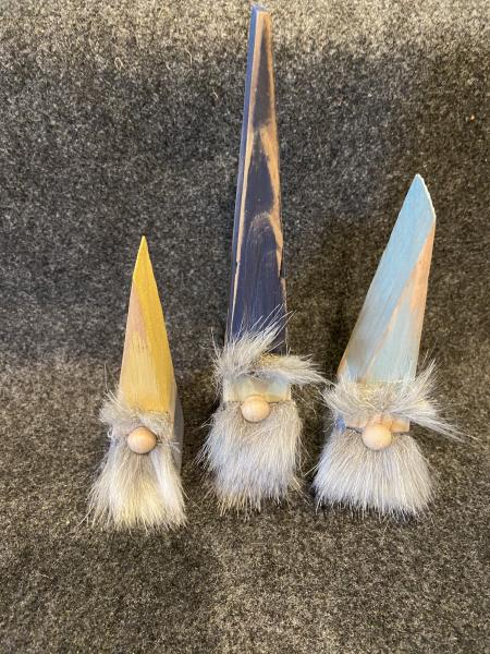 SMALL  WOODEN GNOME SET (3) LOT (A)