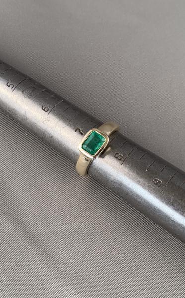 Emerald and 14k yellow gold ring. Size 7.5 picture