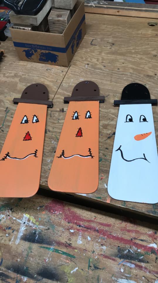 Reversible Scarecrow/Snowman Door Hanger picture