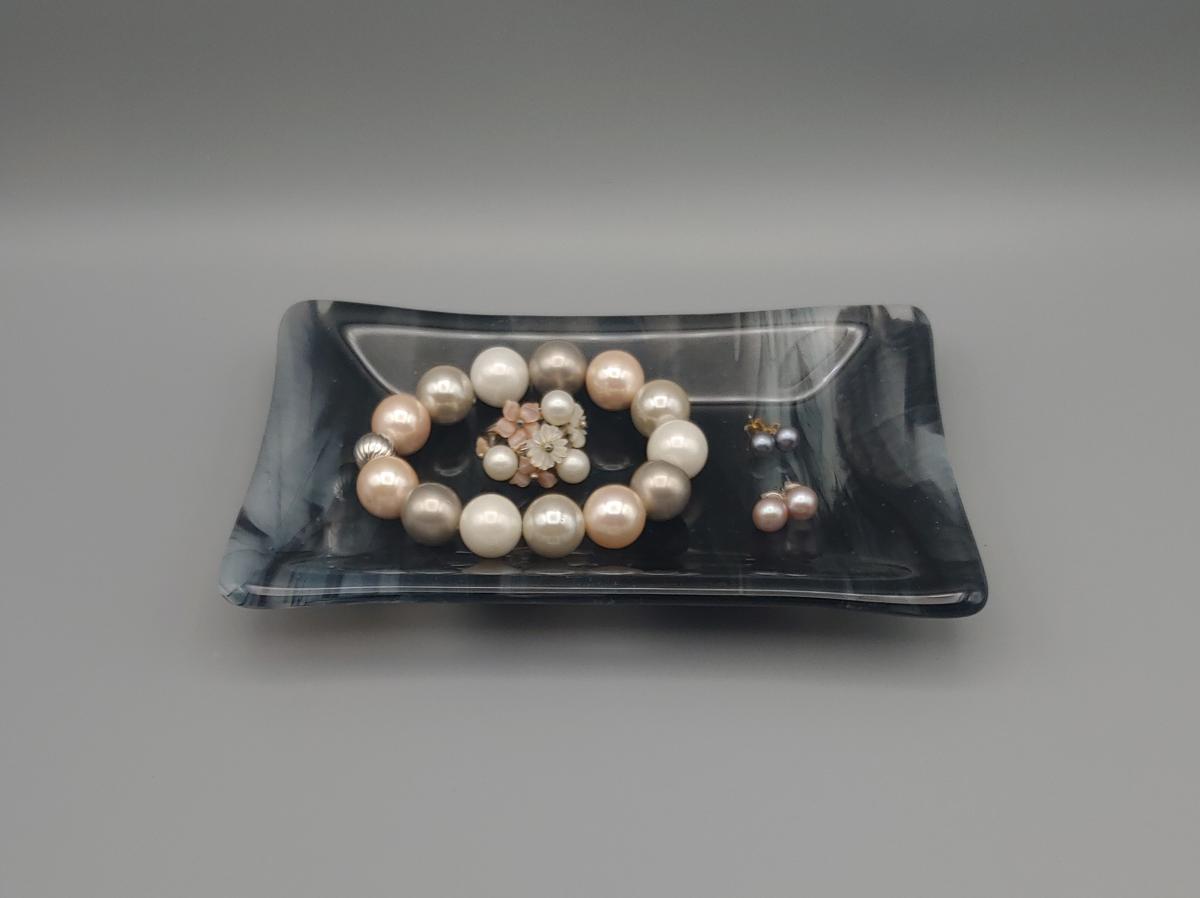 4&rdquo; x 6&rdquo; Dish &ndash; Black/White/Clear Swirl picture