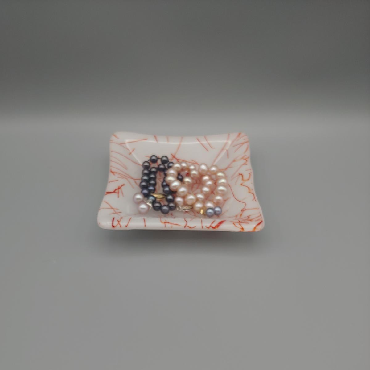 4" Square Dish &ndash; White w/Red Stringer picture