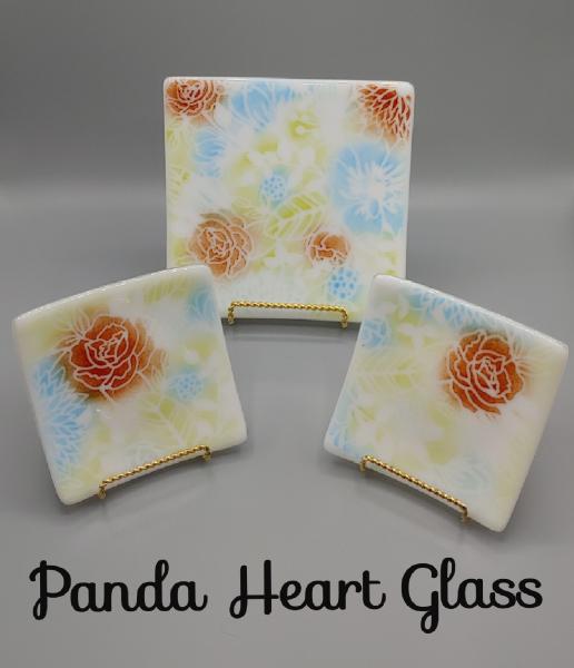 Square Trio Plate Set with Stands– White w/Floral Pattern picture