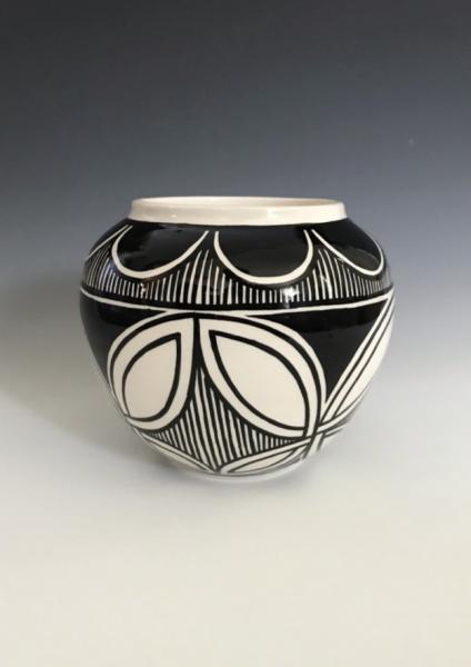 Petal Knot Pot picture