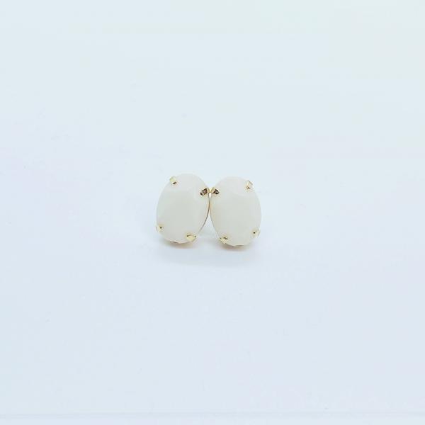 Oval Studs (Ivory)