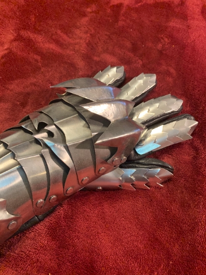 Gothic Style Stainless Steel Gaunlet - Single Gauntlet picture
