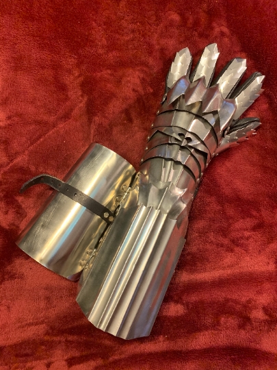 Gothic Style Stainless Steel Gaunlet - Single Gauntlet picture