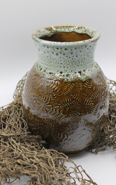 Vase with leaf print picture