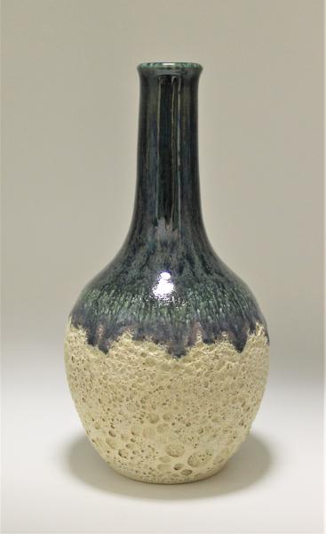 Vase with texture picture