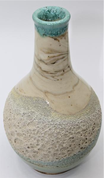 Vase with texture picture