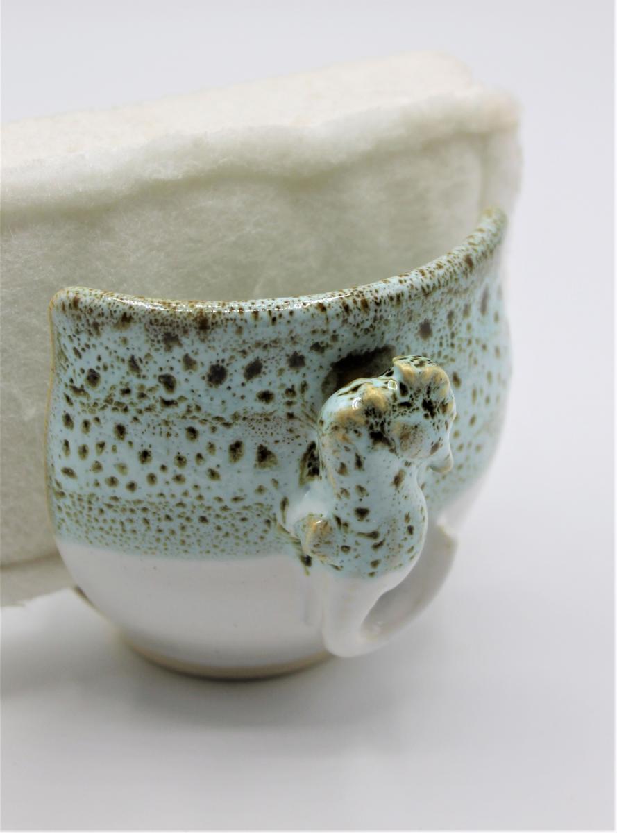 Sponge holder with sea horse picture