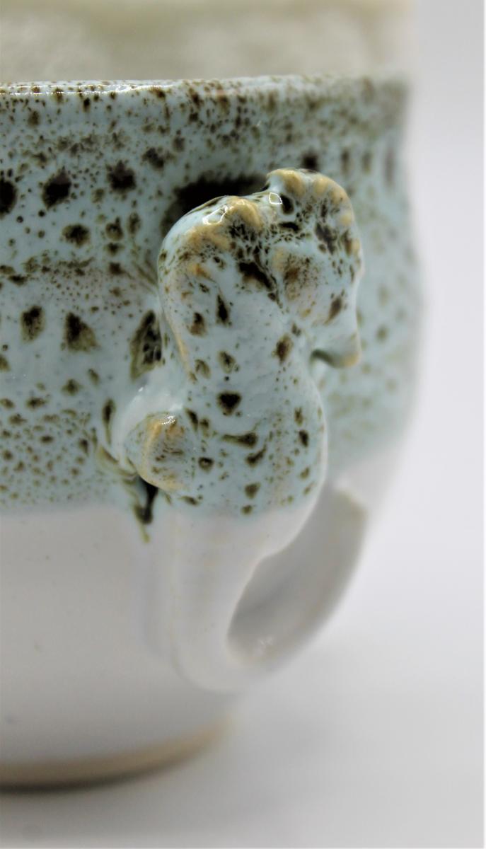 Sponge holder with sea horse picture