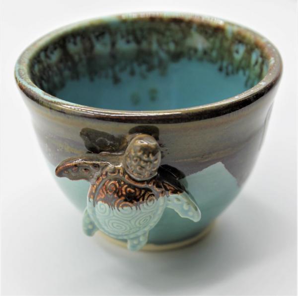 Small bowl with turtle picture