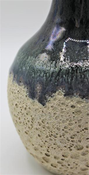 Vase with texture picture