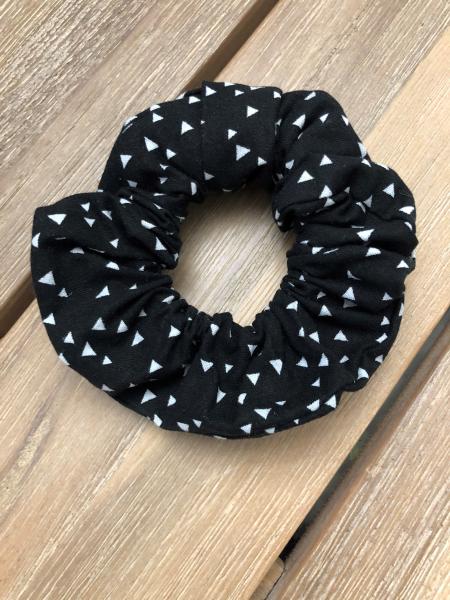 HAIR SCRUNCHIE: Mini Black & White Triangle picture